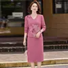 Elegante vestido para el banquete de boda de la suegra, nuevo estilo otoño 2026, vestido para madre joven con bordado elaborado