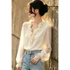 Blusa larga de gasa de color liso, manga larga, cuello en V adelgazante, bajo con volantes, cierre de corbata, estilo francés nuevo, para mujer, colección de otoño 2026