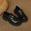 Zapatos de Cuero Pequeños de Suela Gruesa que Aumentan la Altura, Estilo Francés Versátil Mary Jane Estilo Británico para Mujer Otoño Invierno 2026 Nuevos Mocasines Planos de Moda