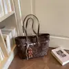 Bolsa Feminina Veludo Camurça Bolinhas 2026 Nova Tendência Verão High-End para o Trabalho Bolsa Tote Grande Capacidade Bolsa de Ombro