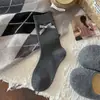 Novas meias femininas de outono e inverno com laços grandes, meias caneladas de cor sólida até o meio da panturrilha, sem costura e versáteis, meias cinzas estilo coreano