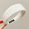Faixa de cabeça larga de tricô minimalista e elegante estilo coreano para mulheres, novo modelo 2026, adequada para uso diário, projetada para realçar a aparência da linha do cabelo e pode ser usada como faixa de cabeça para lavar o rosto ou presilha de cabelo