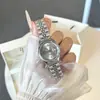 Reloj de Mujer con un Diseño Simple Estilo Ins, Correa de Acero, Movimiento de Cuarzo a la Moda, Función de Calendario, Sensación de Alta Gama, Versátil para el Trayecto Diario
