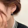 Otoño e Invierno Estilo Francés Dama Elegante Estilo de Lujo Accesible Pendientes Negros de Gama Alta Pendientes Pequeños Sencillos Pendientes para Mujer
