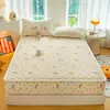 Sábana bajera de terciopelo de leche Protector de colchón Acolchado Estampado Cubre cama Otoño/Invierno Engrosado Cálido Agradable al tacto Suave Lavable