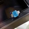 Nuevo anillo de topacio azul cielo con el mismo estilo de una celebridad de Internet, anillo elegante de zafiro alto retro para mujer, apertura de anillo para mujer