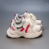 Nuevos Zapatos Infantiles Primavera/Verano 2026: Zapatillas de Malla Transpirable para Niños, Zapatos de Moda tipo "Dad Shoes" para Niñas, Zapatillas de Correr para Niños Mayores