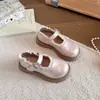 Novos Sapatos Infantis Primavera e Outono Estilo Coreano Acabamento em Renda Sapatos de Princesa para Meninas Sola Macia Sapatos de Couro para Dança de Bebê