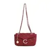 Bolsa quadrada pequena de bordado matelassê transfronteiriça, bolsa de ombro estilosa do dia a dia estilo Chanel, bolsa de axila com design de corrente trendy nicho