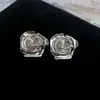 Brincos Europeus e Americanos Transfronteiriços Florais Vazados, Brincos Dourados Estilo Retrô Francês, Luxo Leve, Sensação de Alto Padrão, Acessórios de Orelha Versáteis e Ousados