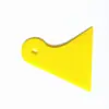 Pala pequeña amarilla herramienta raspadora dura herramienta para película de teléfono móvil de coche raspador triangular plástico engrosado raspador pequeño borde anti-deformación