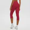 Nuevos shorts de yoga estilo europeo y americano, con un color cremoso, cintura alta, corte ajustado, control de abdomen, y diseñados para correr, fitness y otras actividades deportivas. Estos son shorts de yoga para mujer que son de tres cuartos de largo.
