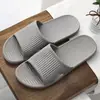 Nuevas zapatillas para hombre 2026 para uso en exteriores, nuevas antideslizantes, resistentes al olor, resistentes al desgaste, sandalias gruesas para el hogar en interiores para hombres