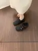 Mocasines grises para mujer, completamente cerrados, con plataforma para aumentar la altura, estilo Birkenstock, perfectos para otoño e invierno, con forro de felpa, versátiles para el uso diario y que proporcionan calor.