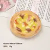 Accesorios de Resina DIY de Dibujos Animados, Clips para el Cabello de Pegamento de Crema de Huevo Tarta de Tres Colores, Hebillas de Zapatos para Fundas de Teléfono, Colgantes para Llaveros