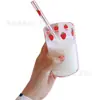Taza de Vidrio Transparente Resistente al Calor de Alto Borosilicato con Impresión de Fresas, Estilo Ins Lindo Femenino, Corazón Calentado, con Tapa y Popote para Jugo de Leche