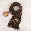 Bufanda con borlas de leopardo retro, estilo Spice Girl, estilo dulce y fresco de Niche Design para mujer, chal grueso de otoño e invierno de 2024.