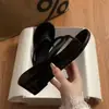 Novas Sandálias de Dedo Plataforma Espessa Retro Aumentadoras de Altura para Mulheres, Sandálias de Salto Cuña Vermelhas com Tira de Dedo para Uso ao Ar Livre