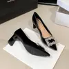 Tacones de Aguja Apuntados de Charol Nude para Mujer, Zapatos de Salón Bajos con Hebilla Metálica Estilo Francés, Tacones Altos Estilo Oficina, En Stock
