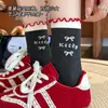 Nuevos calcetines para mujer 2026 para otoño e invierno, serie gris con lindo bordado de gato, etiqueta de tela a rayas, calcetines apilados de media pantorrilla gris-azules