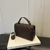 Bolsa de mão moderna com alça de corrente, uma bolsa tote chique e versátil no estilo Chanel, perfeita para o dia a dia e pode ser usada como bolsa de ombro ou bolsa transversal.