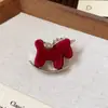Broche de Pônei em Resina Cravejado com Diamantes em Novo Estilo Chinês, um Acessório Estiloso e Simples para o Ano de Nascimento, Versátil e Fashion