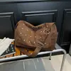 Bolso Bandolera Personalizado con Tachuelas para Viajar, Nuevo Otoño e Invierno Retro Europeo y Americano Gamuza Mate Bolso de Hombro para Mujer Bolso Mensajero