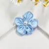 Accesorios de flor de cinco pétalos de satén perlado de color sólido para accesorios de cabello hechos a mano DIY, ropa infantil, zapatos, sombreros, bolsos y materiales de decoración para mascotas