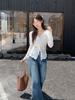 Camiseta interior de manga larga con cuello en V y pajarita color blanco roto para mujer, Nuevo estilo Otoño 2026 Top de camisa base con borde fruncido