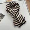 Bufanda tejida de rayas nueva para mujer, calentador de cuello de lana versátil de alta gama para invierno para hombre, protección para el cuello, cálido, moderno estilo coreano