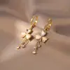 Pendientes de Trébol de Lujo Ligero 2025 Nuevo Diseño de Nicho con Sentido de la Moda Hebilla de Oreja con Borla Larga Pendientes Elegantes para Mujer Primavera y Verano