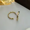 Pendientes Distintivos Estilo Europeo y Americano Chapado en Oro de 18k Arco Pendientes de Alta Calidad Lujo Ligero Moda Francesa Retro Pendientes de Botón Dorados