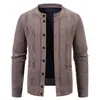 Otoño Invierno Nuevo Suéter de Punto Grueso con Cuello Alto Jacquard de Diamante para Hombre con Forro de Terciopelo Tallas Grandes Moda Casual Chaqueta