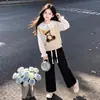 Roupa de outono estilo coreano para meninas: conjunto de colete de urso de desenho animado, camisa com gola de boneca e calça casual lisa simples