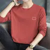 Camiseta masculina de manga comprida em puro algodão, com gola redonda, estampas interessantes e ideal para o outono e inverno. Confeccionada em algodão fino.