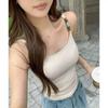 Chica Guapa Lleva Camisola Estilo Francés con Almohadillas para Pecho para Mujer para Usar como Ropa Exterior en Verano con Bonitos Tops sin Mangas de Espalda