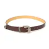 Cinturón de mujer tallado vintage Piel sintética de PU Hebilla de pasador de aleación D Cinturón de moda casual para mujer Decorativo en stock