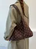 Bolso casual de lunares para mujer 2025 modelo nuevo gran capacidad bolso de hombro para ir al trabajo bolso de axila bolso de mano color liso modelo nuevo