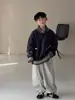 Pantalones de Chándal Forrados de Felpa para Niño Cotton Little Shop Pantalones de Finales de Otoño para Niños Estilo Coreano 2026 Nuevo Conjunto de Ropa Deportiva de Punto para Niños