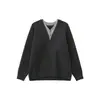 Tejido Gris Oscuro Falso Dos Piezas Cuello en V para Hombre Invierno Estilo Perezoso Old Money Tejido Base con Tejido