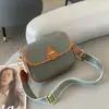 Bolso de Mujer de Cuero Genuino Sentido de Alta Calidad Piel de Vaca Capa Superior Contraste de Color Hombro Pequeño Cuadrado 2024 Nuevo Bolso Cruzado de Verano para Mujer