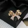 Moda europeia e americana novo broche de borboleta com diamantes de alta qualidade temperamento feminino alfinete requintado corsage da moda joia de cristal