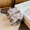 Zapatos de princesa para bebé niña, primeros pasos, nuevo estilo primavera/otoño 2026, antideslizantes, suela blanda, diseño de lunares, parte superior de piel para bebés y niños pequeños