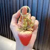 Chaveiro de Morango de Resina Pingente de Bolsa Pingente de Fruta Pingente de Mochila Criativo Exquisito Pequeno Presente Venda por Atacado