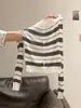 Top de punto a rayas color block, adelgazante, de un solo hombro y manga larga para mujer, nueva capa base estilo coreano de otoño, top para mujer A14190