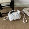 Bolso de mano de lunares estilo ins chic para comercio exterior transfronterizo, moderno y único, adecuado para salidas y desplazamientos, bolso de hombro o bandolera para mujer