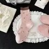 Meias Femininas de Primavera e Verão em Color-Blocking Rosa e Marrom, Meias de Cano Médio com Estampas Florais, Meias Koreanas estilo Slouch Combinadas com Sapatos Pequenos de Couro