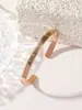 Pulseira Aberta de Aço Inoxidável Popular na Europa e América Letra A Moda Simples Pulseira de Aço Titânio Não Desbota Joias de Alto Padrão