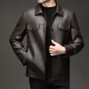Jaqueta Masculina de Couro PU 2026 Outono/Inverno Gola Lapela Estilo Workwear Top para Homens Jovens e de Meia-Idade, Couro Lavado de Luxo Leve Casaco Quente