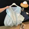 Foto real de una camisa fina de manga larga protectora del sol para mujer, nuevo modelo de verano 2026, top casual de Tencel fresco y holgado con manga abullonada